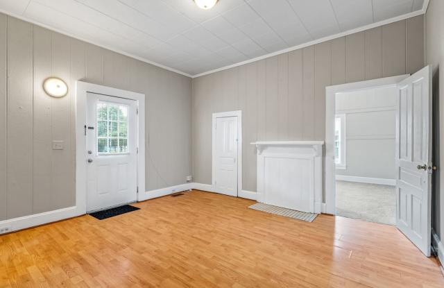 UNCG area with 3 bedrooms and 1 bath, Central AC! Gallery 3