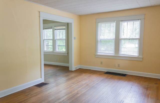 217 S CLARK - AVAILABLE AUGUST 2024 Gallery 4