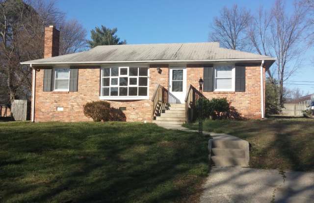 Very Spacious 3 bdrm/1 bth House Located in Henrico's West End!! photos photos
