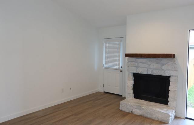 Aberdeen Duplex - 2Bd/2Ba - Remodeled - W/D - Fireplace - Garage - Fenced Patio - $1600 Gallery 4