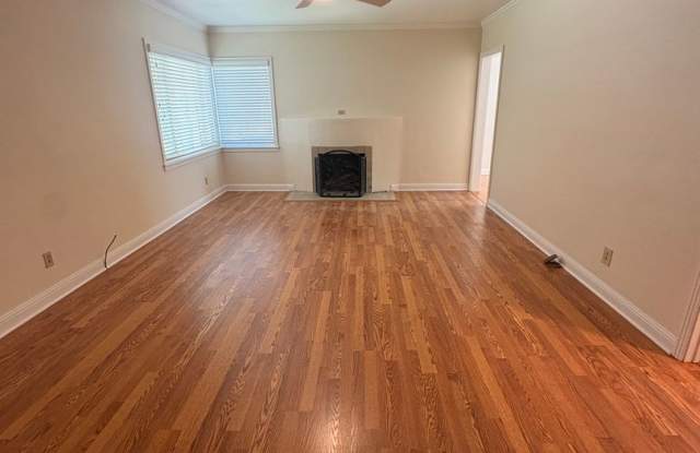 Spacious and Sparkling 3bed/2bath Home in Land Park Gallery 4