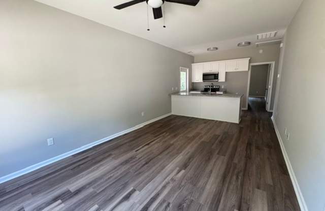 228 East Render Street Gallery 3
