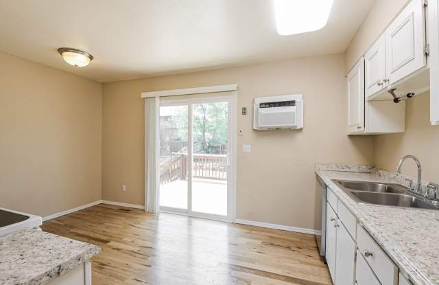 Hidden 3 bed/ 2 bath Gem in Morrison Gallery 4
