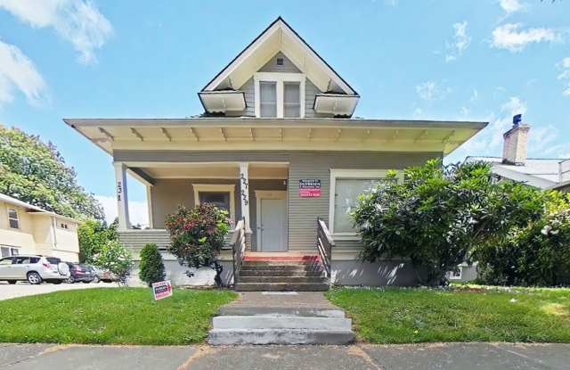 1 Bedroom Triplex ~ Close to Campus ~ Cat friendly photos photos