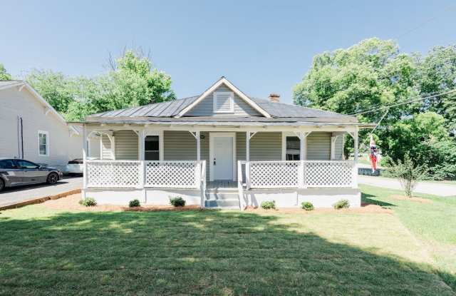 Move-In Special 732 Williams St: Get 50% OFF Your First Month's Rent! photos photos