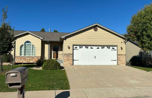 3 BED | 3 BATH | TOWNHOME | DOUBLE GARAGE | WEST photos photos
