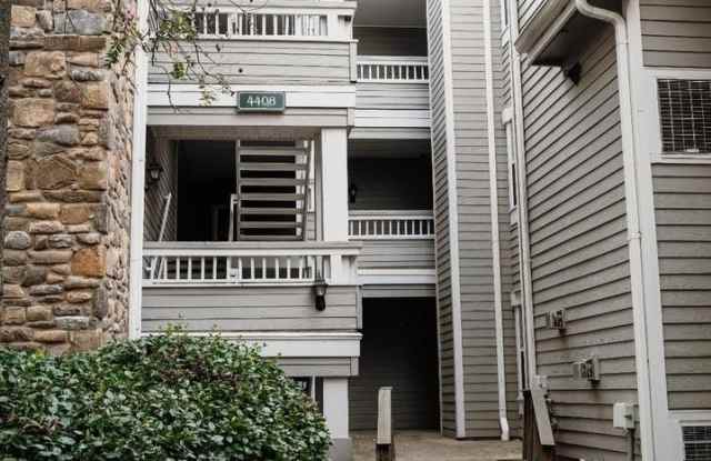 4408 HELMSFORD LN #302 - 4408 Helmsford Lane, Fair Lakes, VA 22033