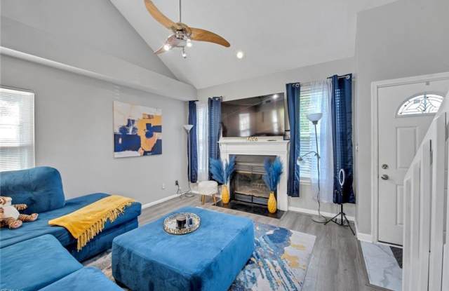Beautiful 3-bed 2-bath Townhome Gallery 3