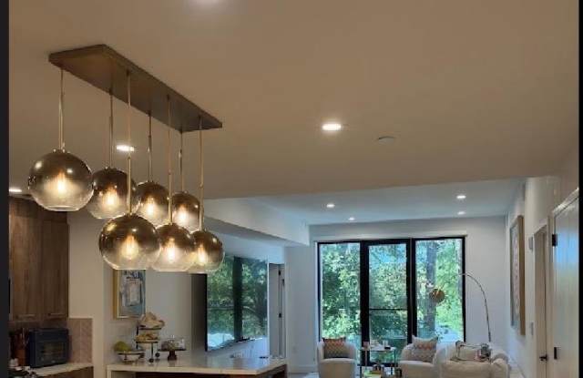 108 Middle Neck Gallery 1