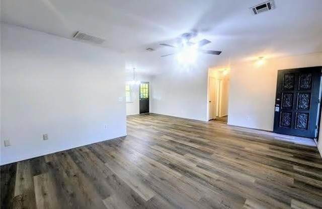 121 W Jefferson Place Gallery 3