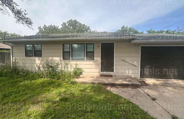 $1300 - 3 bed 1 bath Beautiful single family home located in West Wichita Sunflower neighborhood photos photos