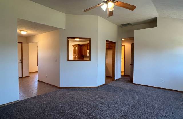 West Republic 3 Bed / 2 Bath Gallery 4