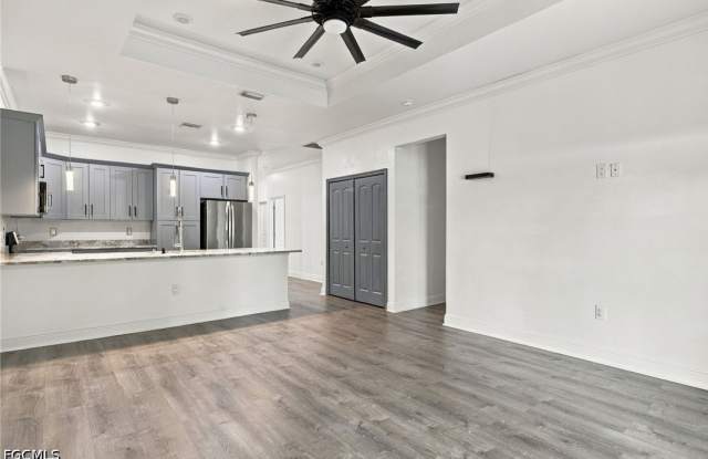 2116 Palm Avenue Gallery 3