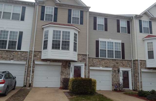 Beautiful Home with Garage - 5907 Ians Way, Kingstowne, VA 22315