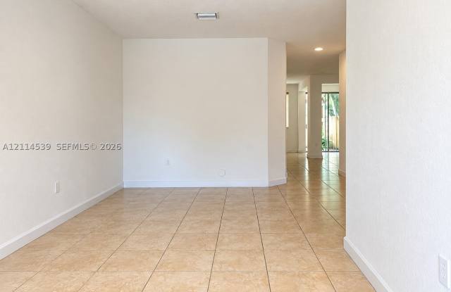 1028 NW 102nd Pl Gallery 2