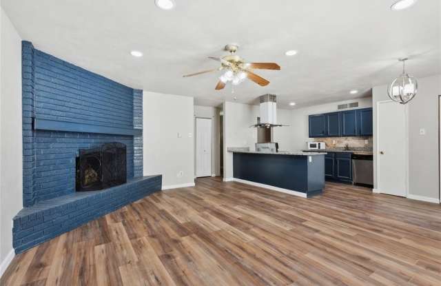 556 Hawthorne Drive Gallery 4