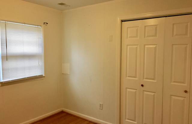 5911 Larpin Ln Gallery 4