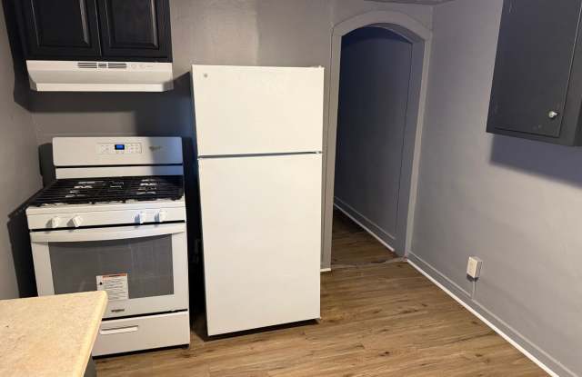 Two bedroom House available now!!! 109 1/2 S. Jackson St Section 8 accepted! - 109 1/2 South Jackson Street, Wilmington, DE 19805