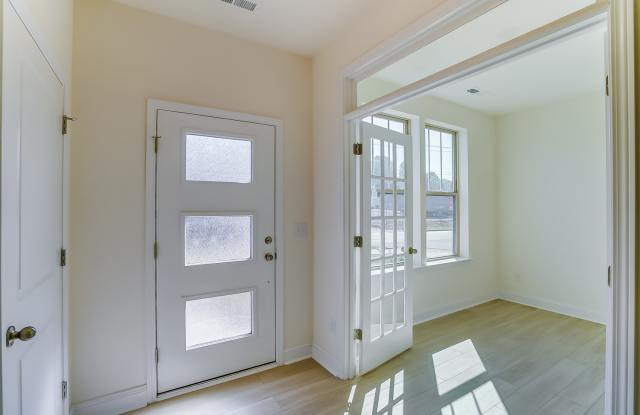 2907 W Trade St photos photos