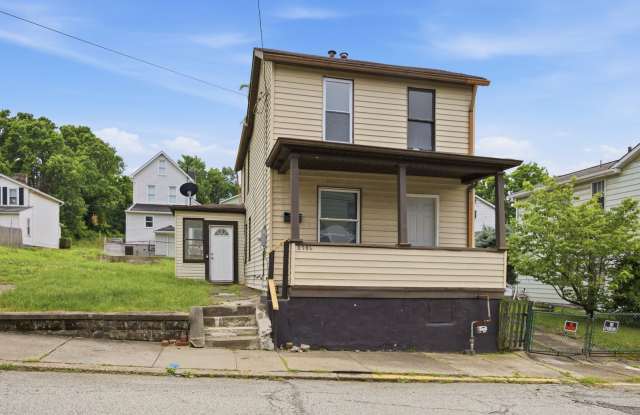 Charming 2BR, 1BA house in McKeesport photos photos