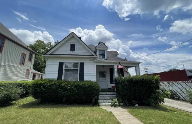 UK STUDENTS WELCOME! 5 Bedrooms, 2 Full Baths. UK CAMPUS ON WOODLAND AVE! photos photos