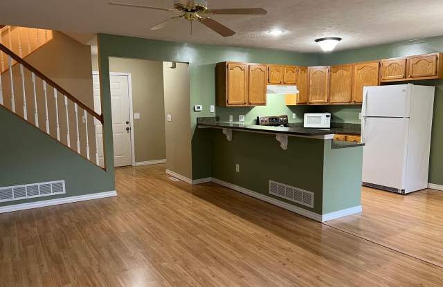 Very sharp 3 BR, 2.5 bathroom, updated appliances, hardwood flooring photos photos