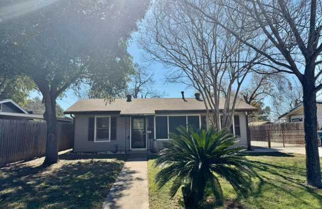 Charming rental home in Southeast San Antonio! photos photos