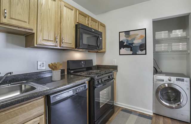 THE MANOR/THE MANOR EAST APARTMENTS Gallery 4