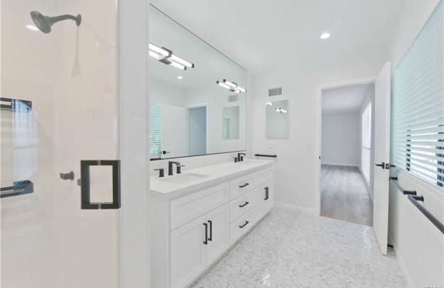 4441 Saugus Avenue photos photos