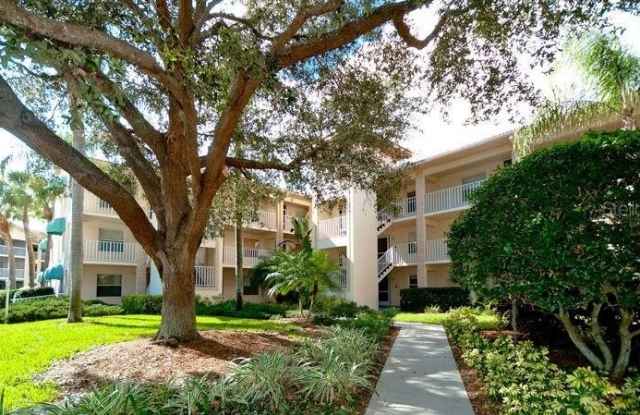 9300 CLUBSIDE Circle Gallery 1