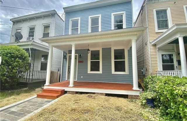 Beautiful Newly Renovated Home Available December 2024! photos photos