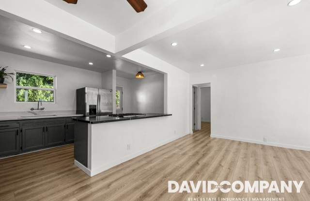 7514 Woodley Avenue Gallery 1