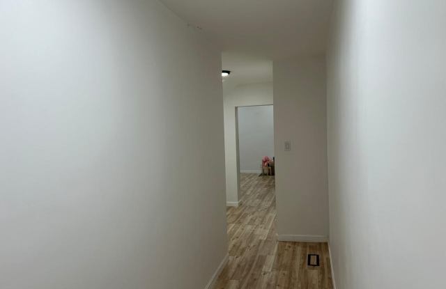 3210 Joe Hammer Square Gallery 4
