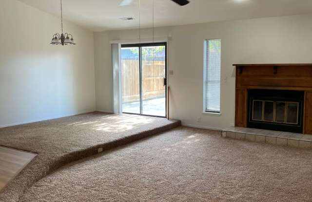 Charming 4-Bedroom, 2-Bathroom Home – Your Perfect Summer Move-In! Gallery 4