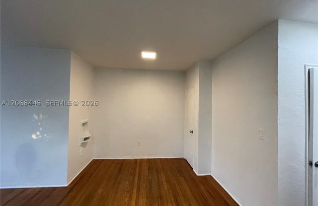 1000 Biarritz Dr Gallery 1