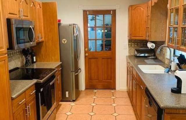 968 Oak Dr. Gallery 2