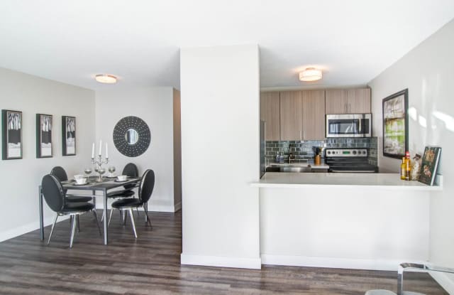 Lakefront on Washington Gallery 3