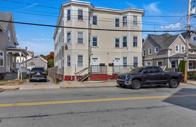 111 Pocasset Ave photos photos
