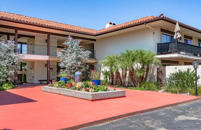 DOWNTOWN LIVING. MOUNTAIN VIEWS. YOUR OWN PRIVATE RETREAT....Available NOW! Gallery 4