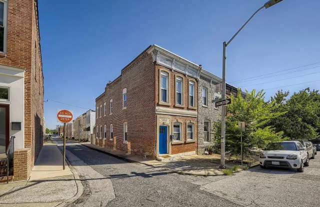 Charming 3 Bedroom/2.5 Bathroom Townhome in Patterson Park with Parking Pad! photos photos