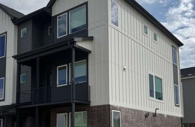 Modern 3-Bedroom Townhome in Erie photos photos Modern 3-Bedroom Townhome in Erie photos photos