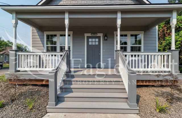 Remodeled Four Bedroom House Located Near Whitman College photos photos