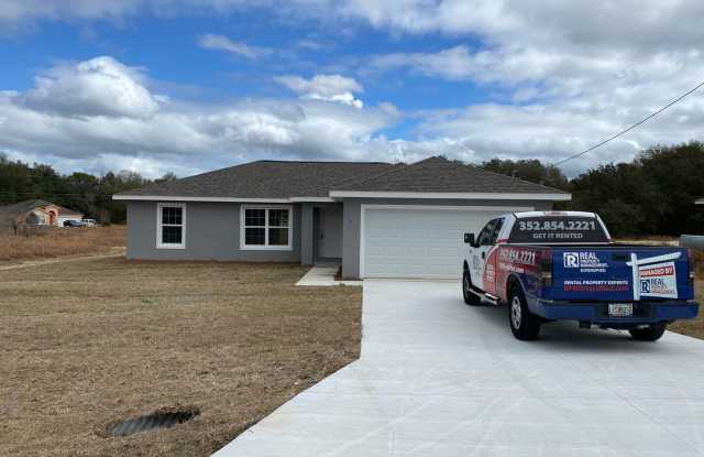 Custom Home - Desirable SE Ocala Neighborhood 3/2/2 **Won't Last** photos photos