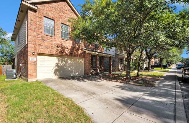 Spacious 5-Bedroom Beauty in Trinity Oaks –  with Community Perks! Gallery 3