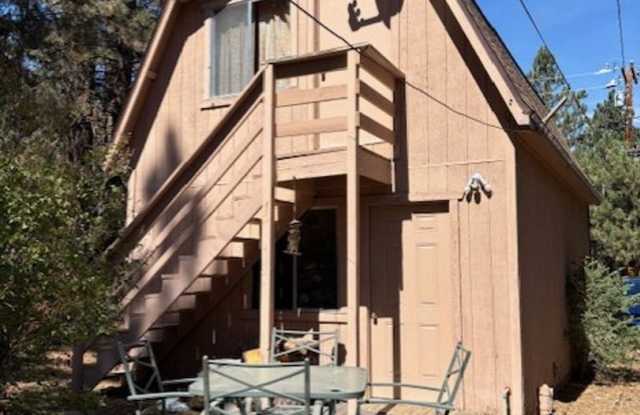 Clean 1 Bedroom / 1 Bathroom House in Pine Mountain Club photos photos