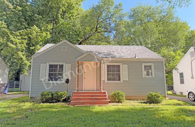 Cute 2 Bedroom Home close to Bass Pro, WOW Museum, restaurants, & Shopping! photos photos