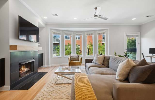 821 W Superior St photos photos