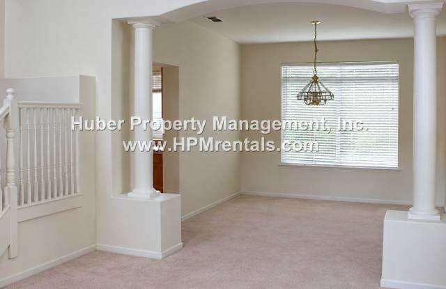 Spacious 4-Bedroom Home in Desirable Brookfield – 3-Car Garage & Private Backyard Gallery 4