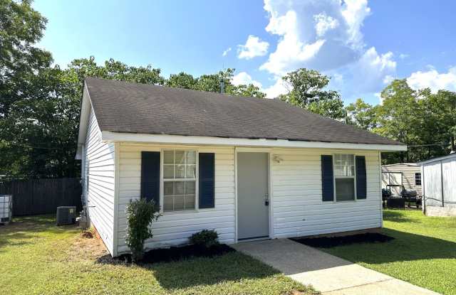 Great location, close to everything, private setting, large rooms, tile floors, huge kitchen, must see! photos photos