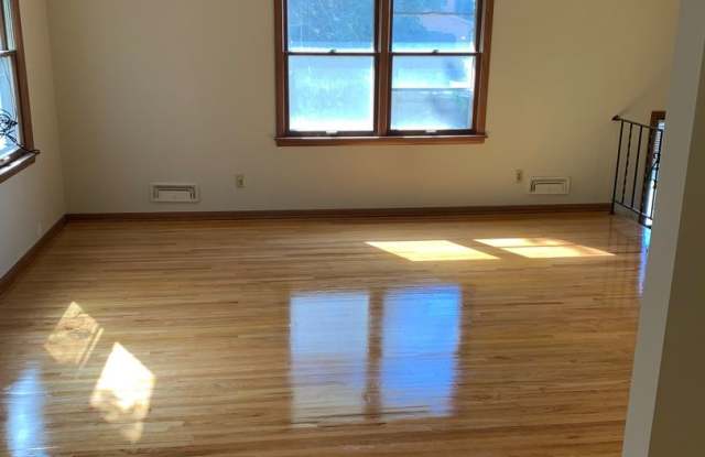1117 49th ave NE Gallery 3